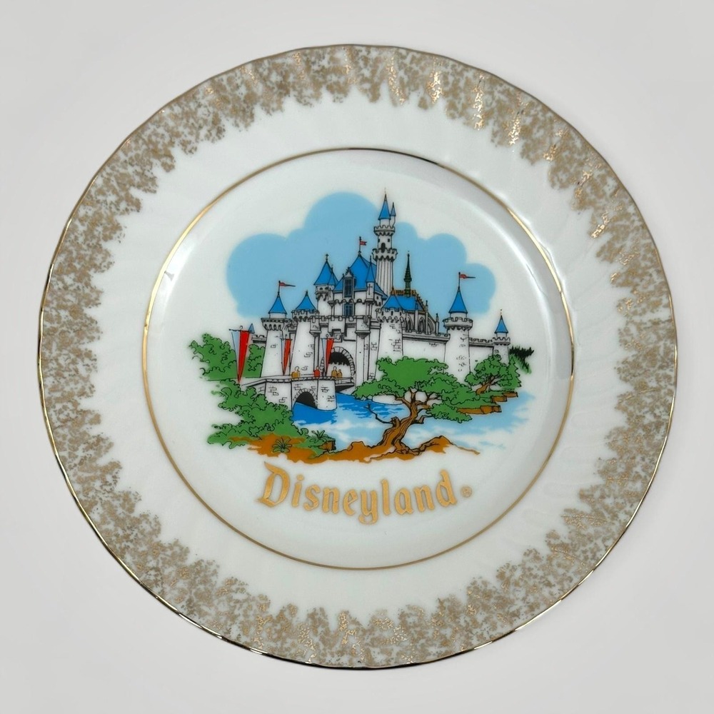Vintage Disneyland Walt Disney World Castle Souvenir‎ Plate 6.5in Japan Disney